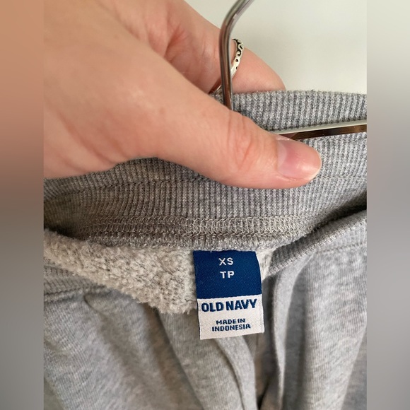 Old Navy grey shorts! XS - Picture 4 of 4